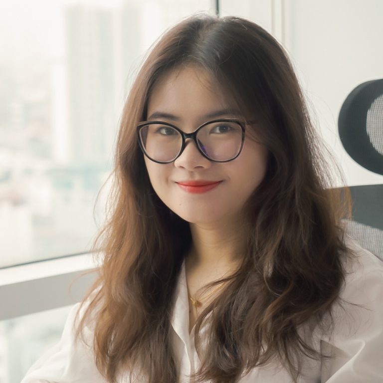 Uyen, Project manager, PMP certified